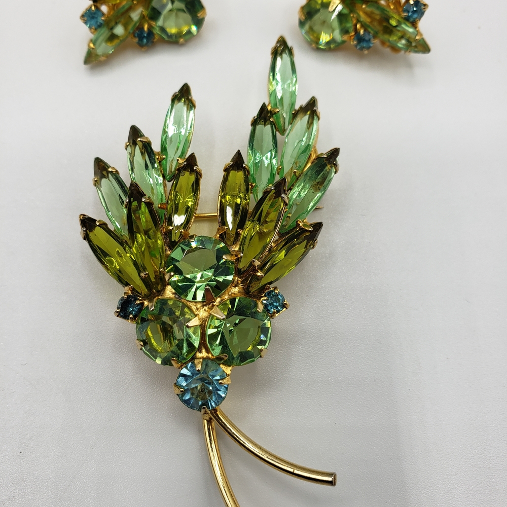 Vintage Green Crystal Floral Brooch and Earring Set - Unbranded